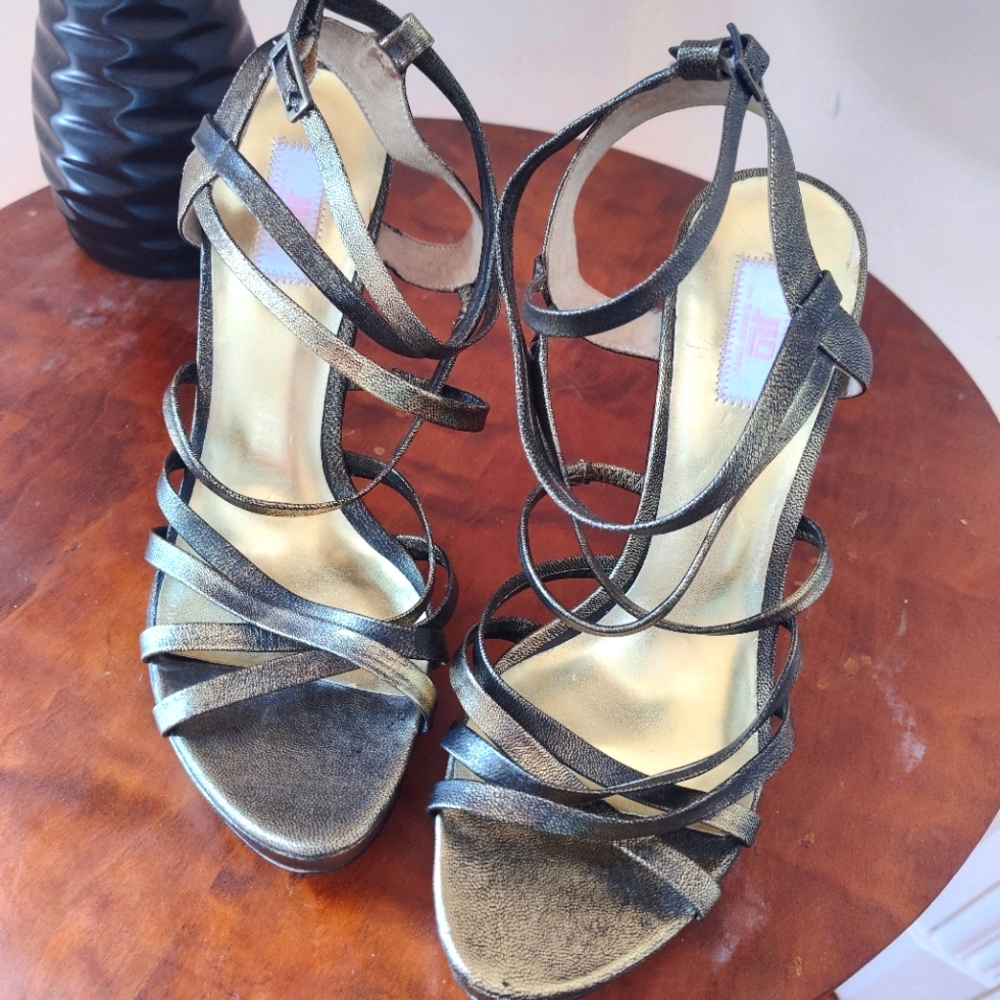 Jennifer Lopez JLo strappy gold metallic platform sandals